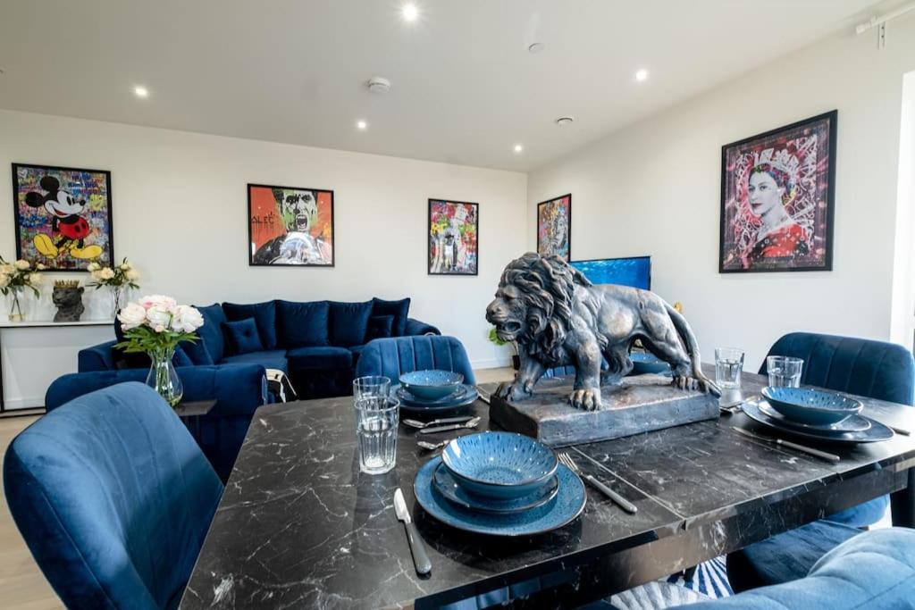 Luxury Penthouse In Canary Wharf - 3 Bedroom / 2 Bathroom * Londra