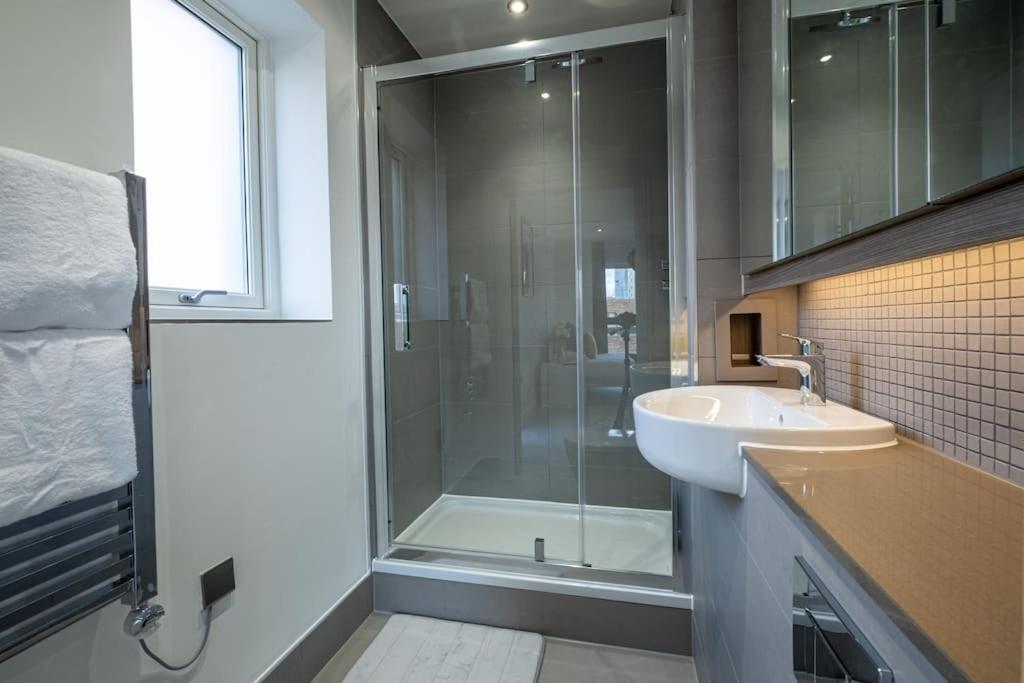 Luxury Penthouse In Canary Wharf - 3 Bedroom / 2 Bathroom Appartamento *