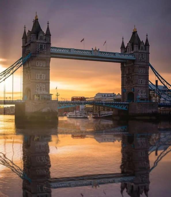 Luxury Penthouse In Canary Wharf - 3 Bedroom / 2 Bathroom Appartamento Londra